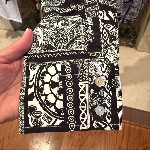 Chico's Black and White Patterned Button Front Top Size XL - Picture 3 of 4